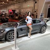 Auch Hostessen gehören wieder dazu, wenn auch weniger als sonst