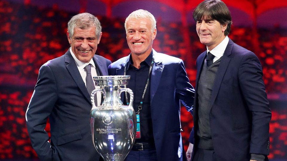 Bundestrainer Joachim Löw bei der EM-Auslosung in Bukarest