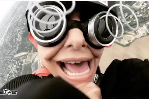 Sophia Thomalla lässt sich aus dem Helikopter schmeißen
