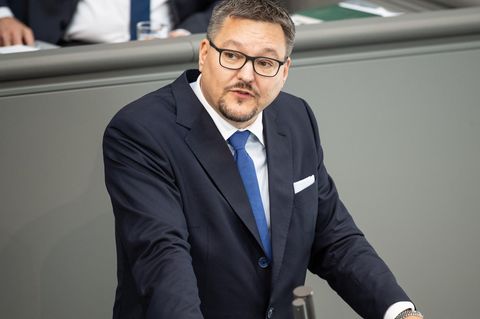 Stefan Keuter (AfD), Bundestagsabgeordneter, spricht während einer Plenarsitzung des Deutschen Bundestages