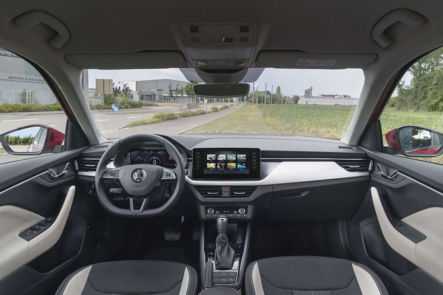 Das Cockpit ist übersichtlich gegliedert