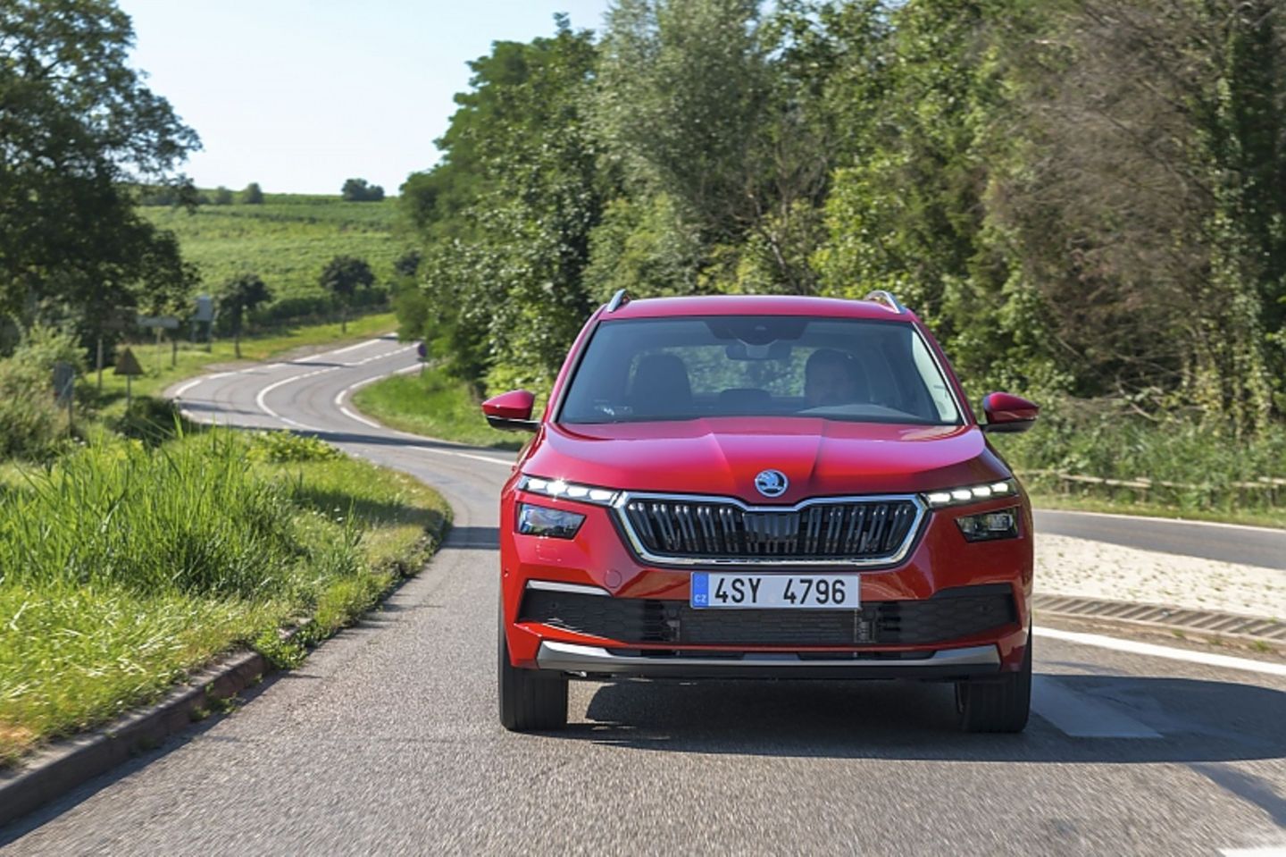 Das Sportfahrwerk des Skoda Kamiq 1.5 TSI ist straffer aber nicht unharmonisch