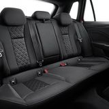 Auch im Fond finden Erwachsene genug Platz