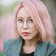 Frau mit Brille