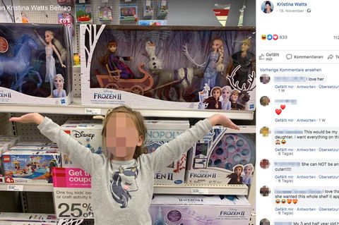 Emerson steht vor der Produktpalette des Filmes "Frozen" und strahlt