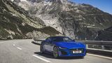 Beim F-Type R ist das Fahrwerk an einigen Stellen verbessert worden