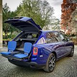 Für Picknick und Polo: Die ausfahrbaren Site des Rolls-Royce Cullinan Black Badge