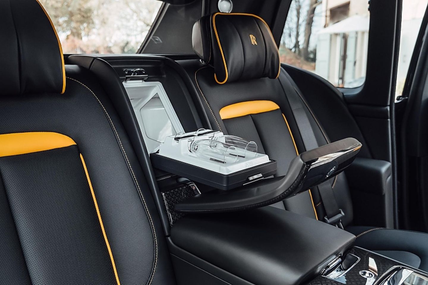 Mit gekühltem Fach für den Campagner: Rolls-Royce Cullinan Black Badge