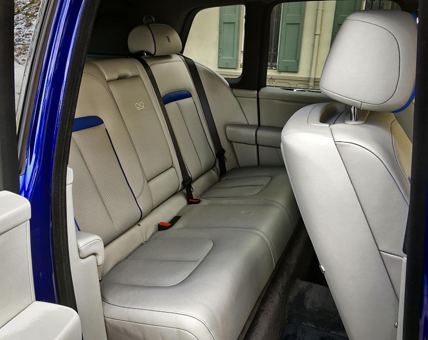 Viel Platz auch hinten im Rolls-Royce Cullinan Black Badge