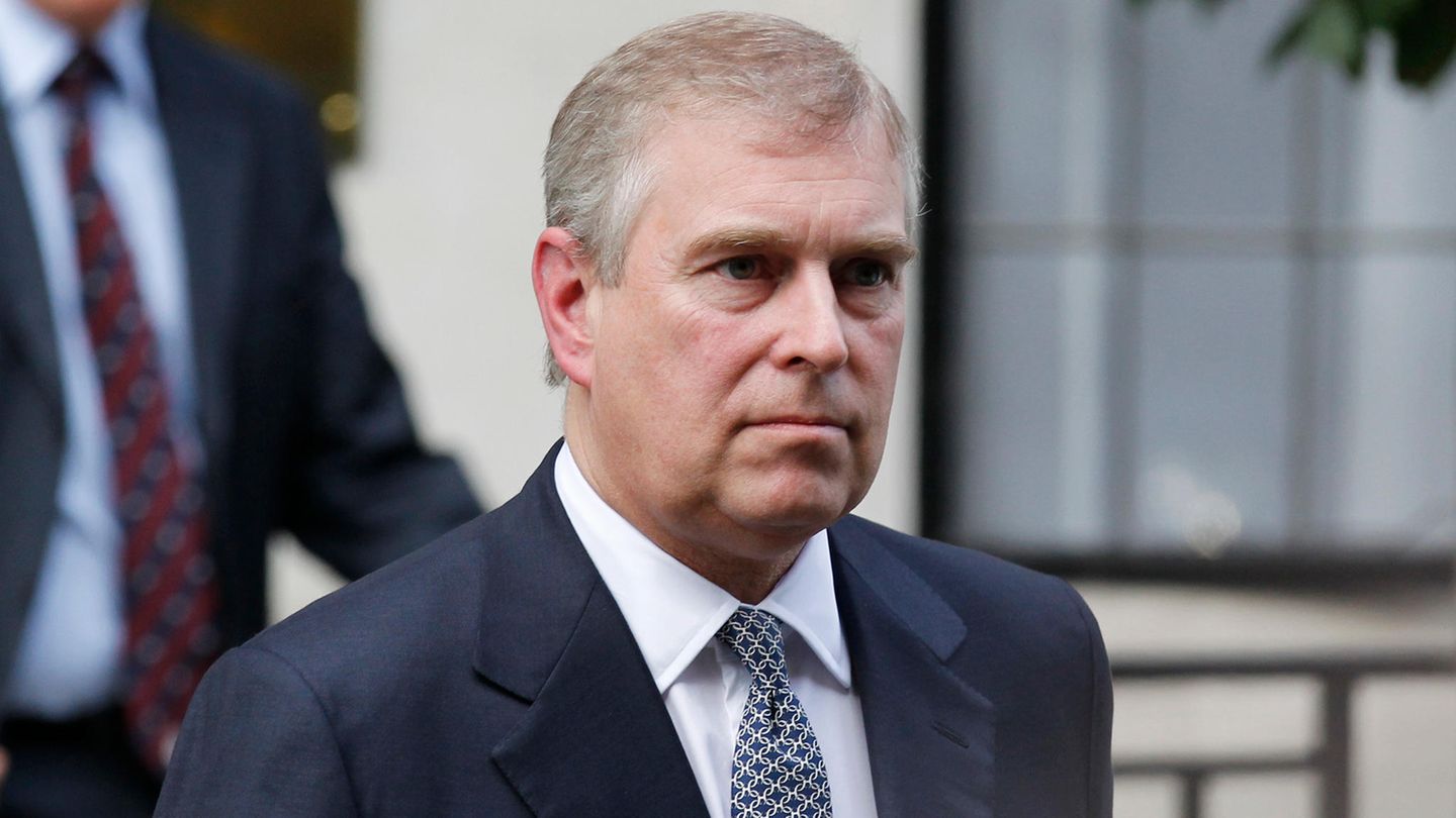 Der britische Prinz Andrew verlässt das King Edward VII Krankenhaus