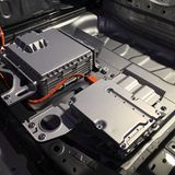 Die Batterieelektronik liegt beim Mazda MX-30 unter dem Laderaum