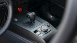 Roter Knopf für den Not-Stopp: Der CX-30 dient als Versuchsträger für den Mazda MX-30