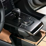 Frei schwebende Mittelkonsole im Mazda MX-30