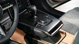 Frei schwebende Mittelkonsole im Mazda MX-30
