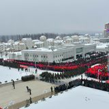Aufmarsch in eisiger Kälte: Auch tagsüber bleiben die Temperaturen weit unter dem Gefrierpunkt. Nachts fällt das Thermometer zur Zeit auf -28°C.