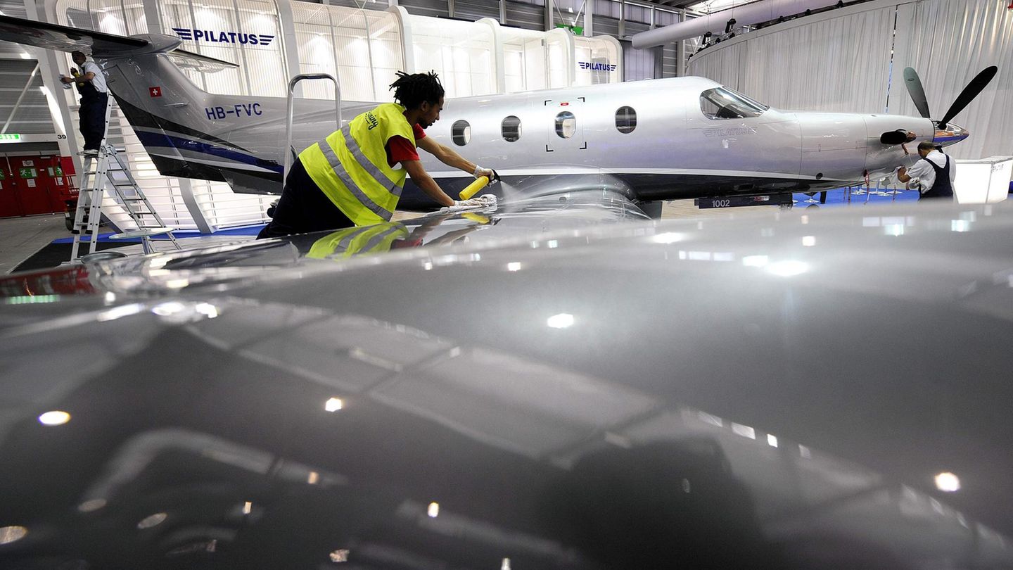 Ein Flugzeug vom Typ Pilatus PC-12. Mit einer solchen Maschine stürzten Angehörige der Industriellenfamilie Hansen am vergangenen Samstag ab