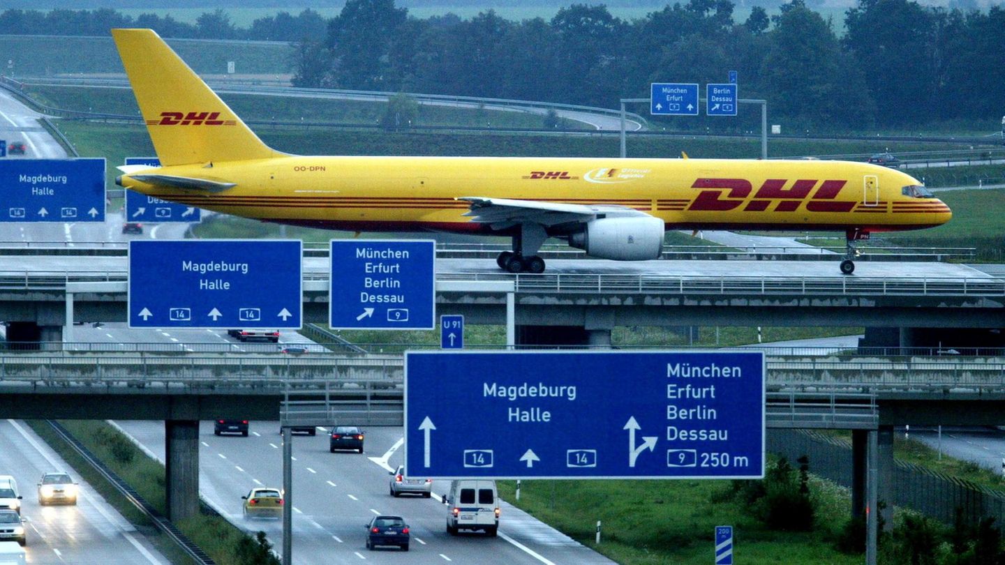 Eine Boeing 757 der Post-Express-Tochter DHL Eine Boeing 757 der Post-Express-Tochter DHL