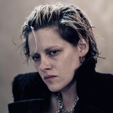 Schauspielerin Kristen Stewart wurde durch die Verfilmung der Vampirroman-Reihe "Twilight" bekannt. Paolo Roversi inszeniert sie als androgyne Julia.