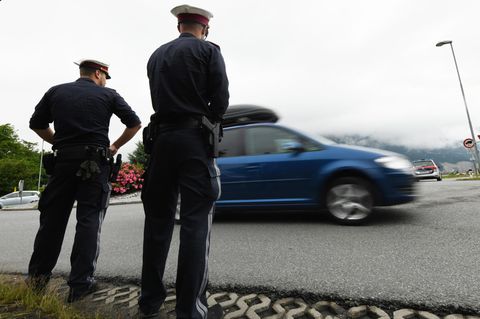 Fahren ohne Führerschein: Rentner fliegt bei Polizeikontrolle auf