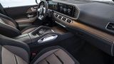 Das Cockpit gleicht einer Kommandozentrale