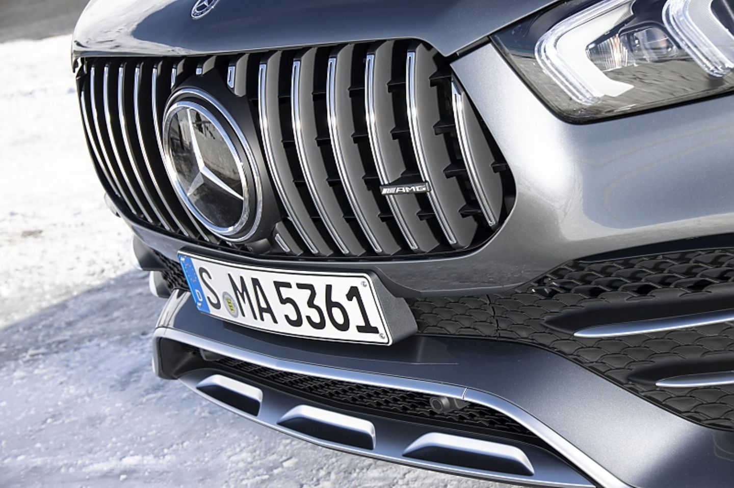 Der AMG-Kühlergrill ist markant