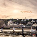 Aus "Normandie" von Nicole Strasser. Mit Texten von Karl Spurzem. Erschienen im Mare Verlag, 132 Seiten, Preis: 58 Euro.