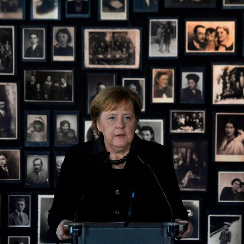 Erster Besuch: Merkel sichtbar bewegt in Auschwitz: "Ich empfinde tiefe Scham"