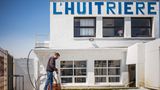 In der L’Huîtrière in Pourville-sur-Mer kaufen Austernliebhaber ihre Objekte kulinarischer Begierde – oder essen sie gleich vor Ort. 