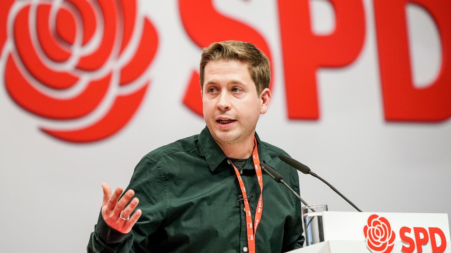 Kevin Kühnert, Bundesvorsitzender der Jusos, spricht beim SPD-Bundesparteitag