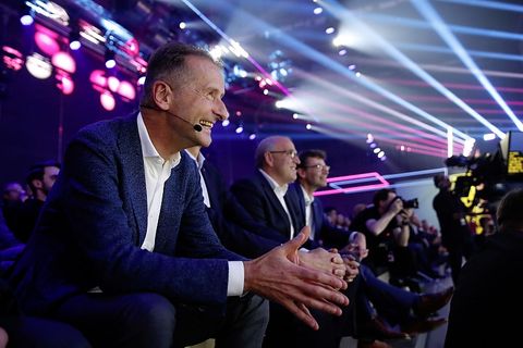 Herbert Diess (vorne) war vom brasilianischen VW Nivus begeistert