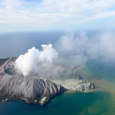 Riesige Aschewolke: Vulkan in Neuseeland ausgebrochen – mindestens fünf Tote auf White Island