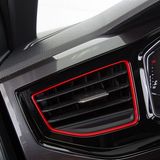 Rote Rahmen und die Belüftungsdüsen sind ein Markenzeichen des GTS