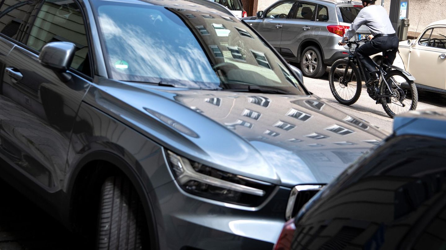 Geparkter SUV
