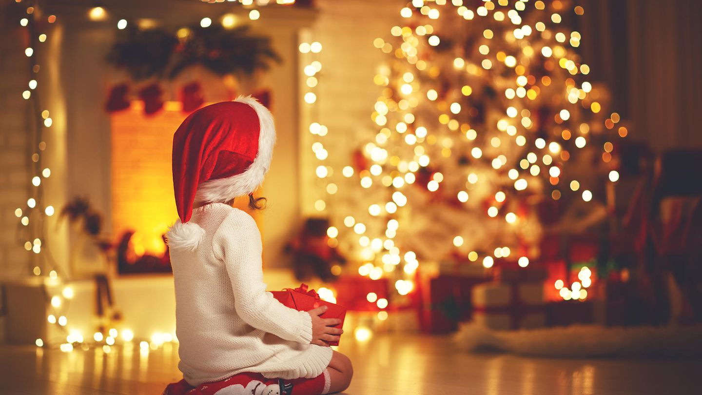 Boxing Day Kind mit Geschenk