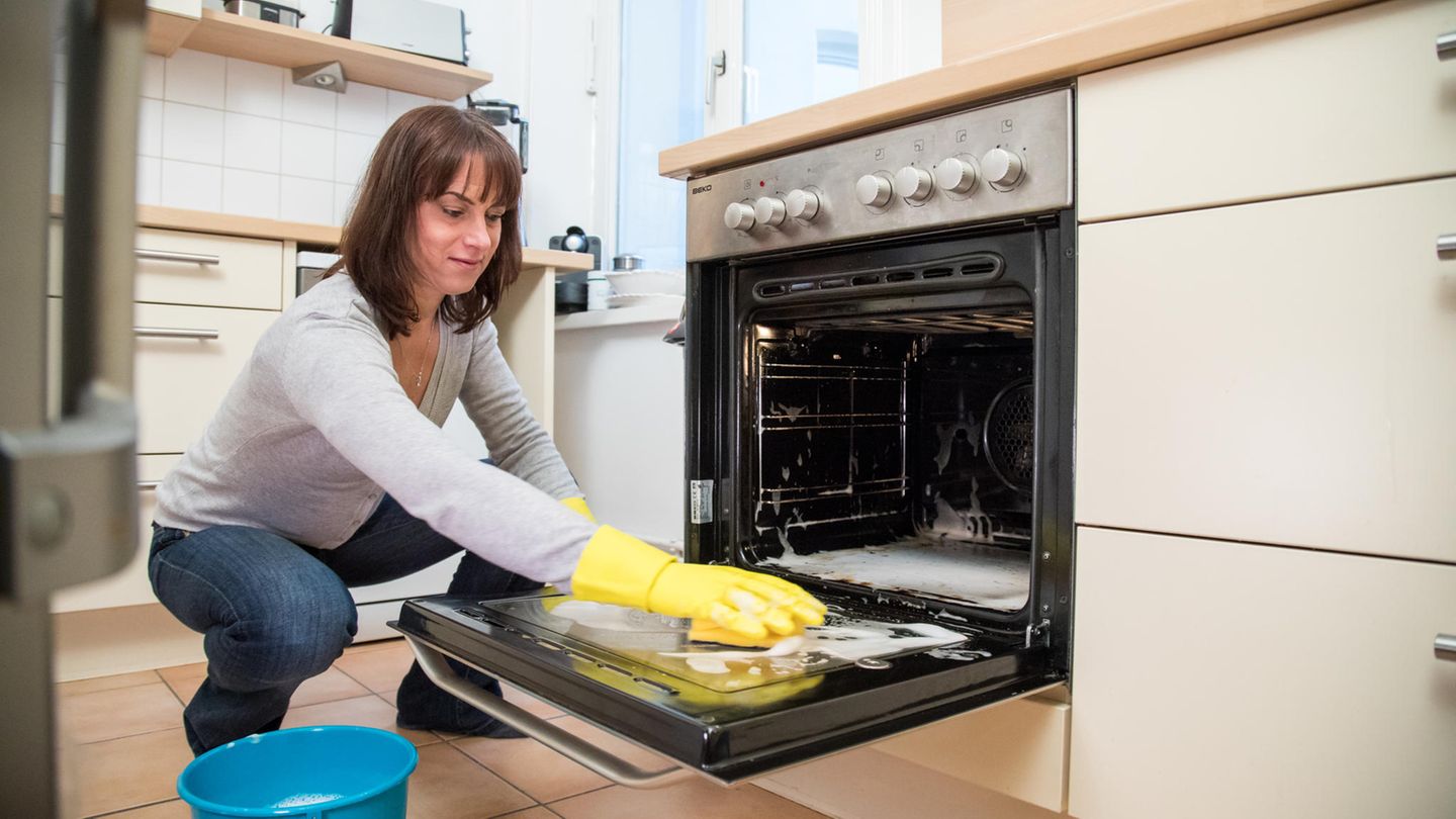 Backofen Reinigen: Die Besten Hausmittel Auf Einen Blick | Stern.de