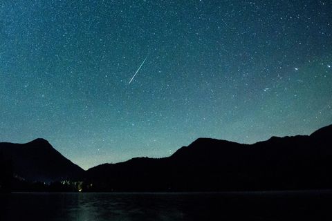 Eine Sternschnuppe über dem Walchensee