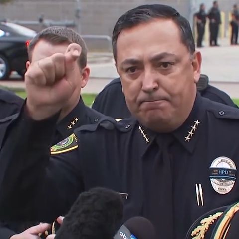 Nach Tod von Kollegen: US-Polizeichef wendet sich an Politiker: "Sind Sie für die Waffenlobby oder die Kinder, die erschossen werden?"