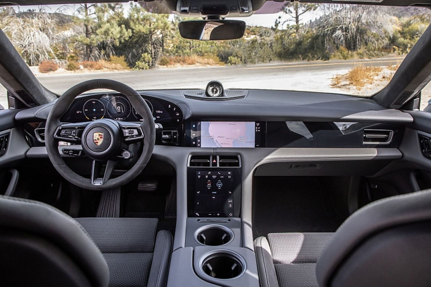 Das Cockpit des Porsche Taycan 4S ist identisch mit dem des Turbo S