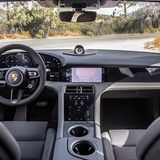 Das Cockpit des Porsche Taycan 4S ist identisch mit dem des Turbo S