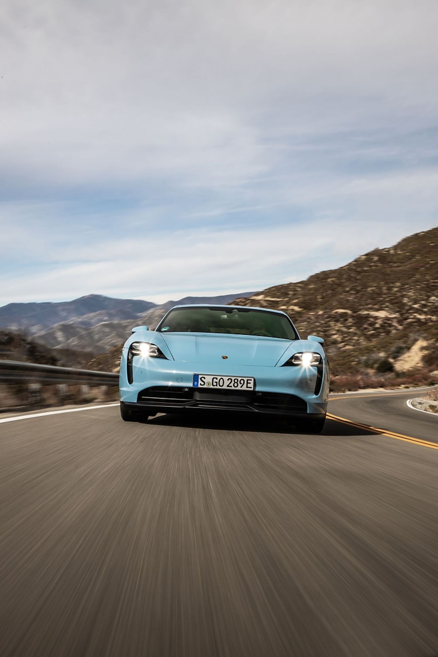 Der Porsche Taycan 4S erreicht nach 4,0 Sekunden die 100 km/h Marke