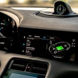 Die Batterie lässt sich im Kombiinstrument überwachen