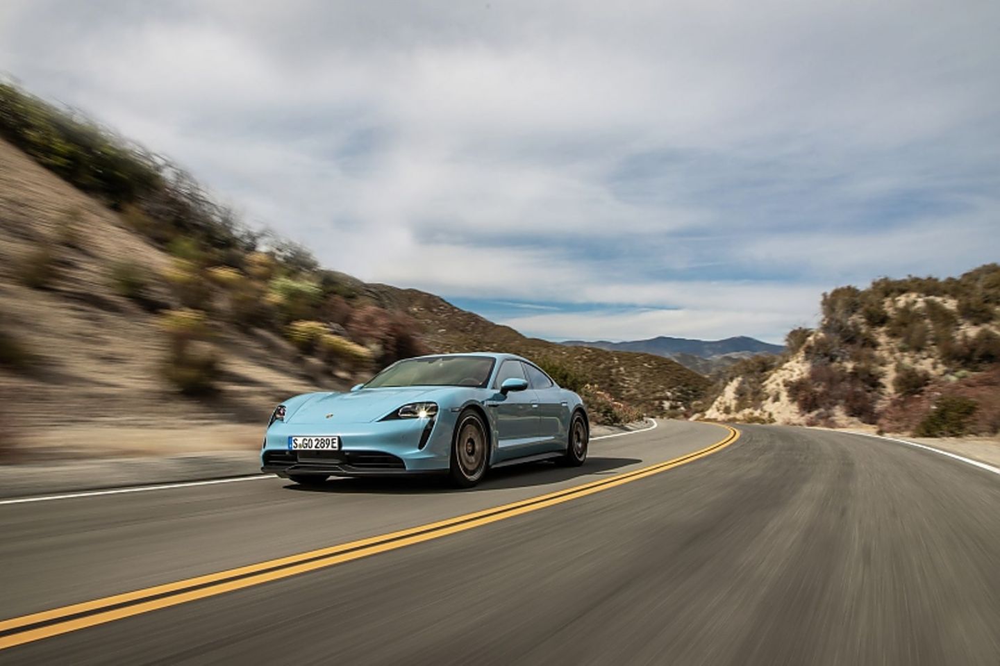 Der Porsche Taycan 4S wiegt 2.220 Kilogramm