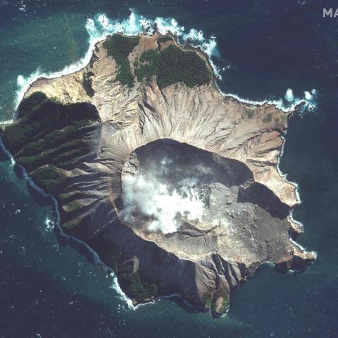 Der auch als Whaakari bekannte White Island Vulkan aus der Vogelperspektive