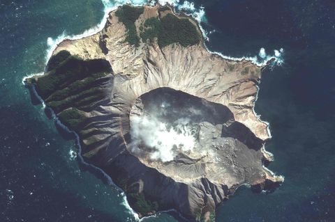 Der auch als Whaakari bekannte White Island Vulkan aus der Vogelperspektive