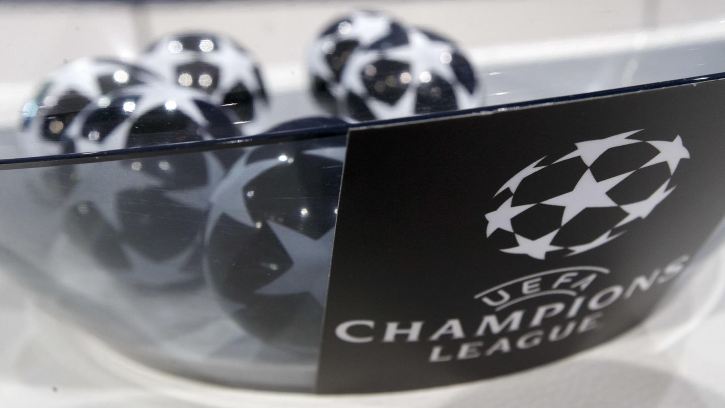 UEFA Champions League: Loskugeln liegen in einer Glasschüssel