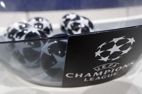 UEFA Champions League: Loskugeln liegen in einer Glasschüssel