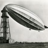 Die R 100 am Ankermast: Das britisches Verkehrsluftschiff war 213 Meter lang und verkehrte zu Beginn der 1930er Jahre.