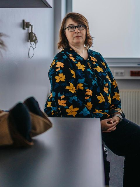 Dr. Sibylle Banaschak in ihrer Praxis
