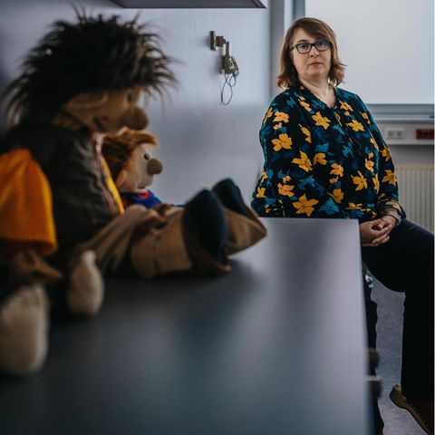 Dr. Sibylle Banaschak in ihrer Praxis