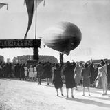 Willkommen zurück in Friedrichshafen: die Landung des Starrluftschiffe LZ 127 "Graf Zepplin" nach der Weltfahrt in Friedrichshafen, die das Luftschiff 1929 in 35 Tagen zurücklegte.